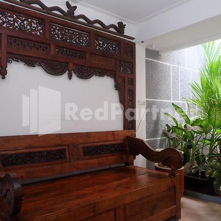 Отель Ndliman House Near Ugm Jogja Mitra Reddoorz Kejayan Экстерьер фото