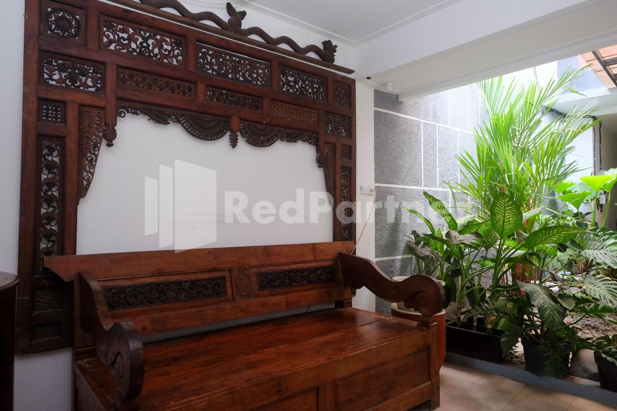 Отель Ndliman House Near Ugm Jogja Mitra Reddoorz Kejayan Экстерьер фото
