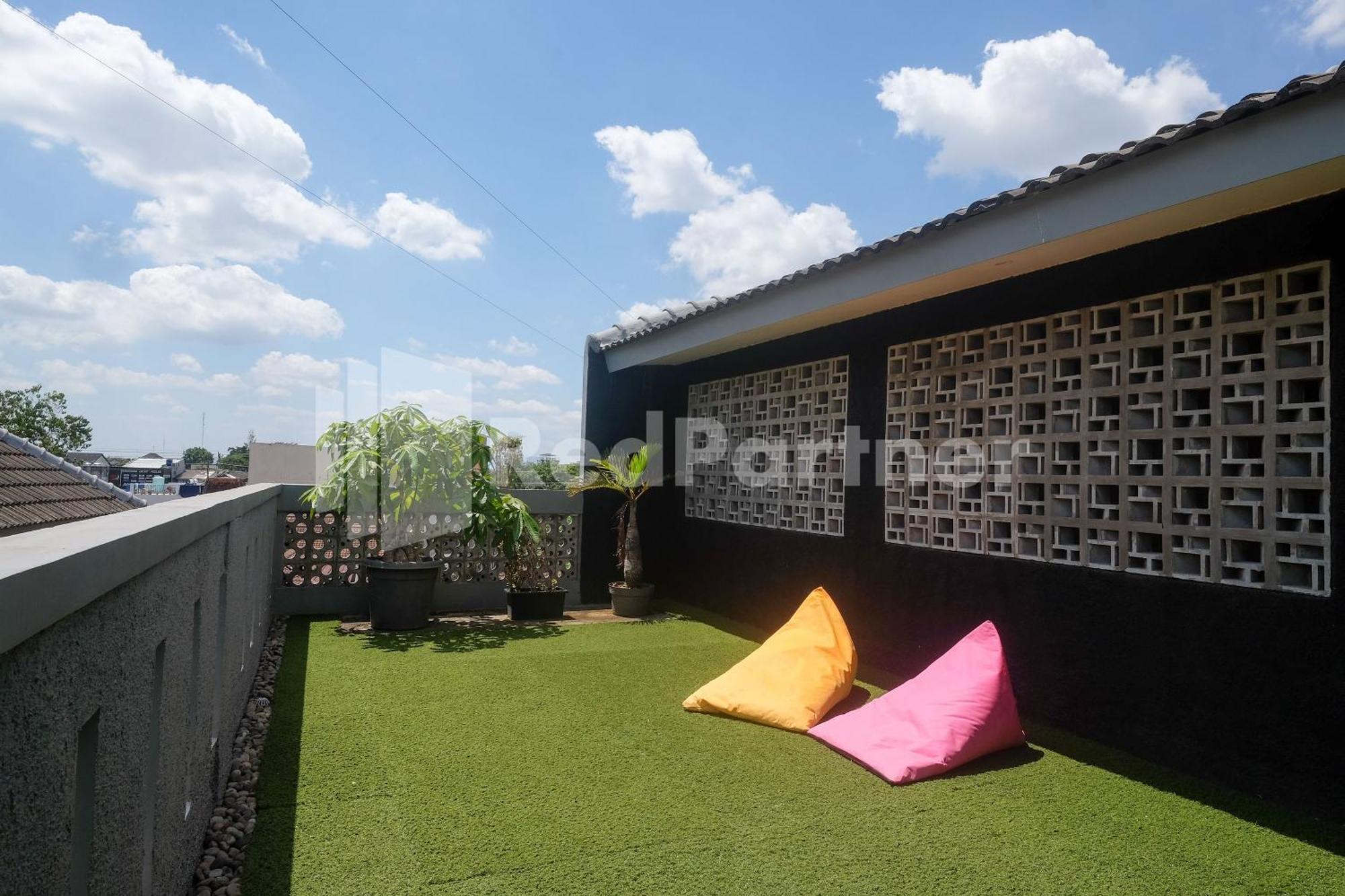 Отель Ndliman House Near Ugm Jogja Mitra Reddoorz Kejayan Экстерьер фото