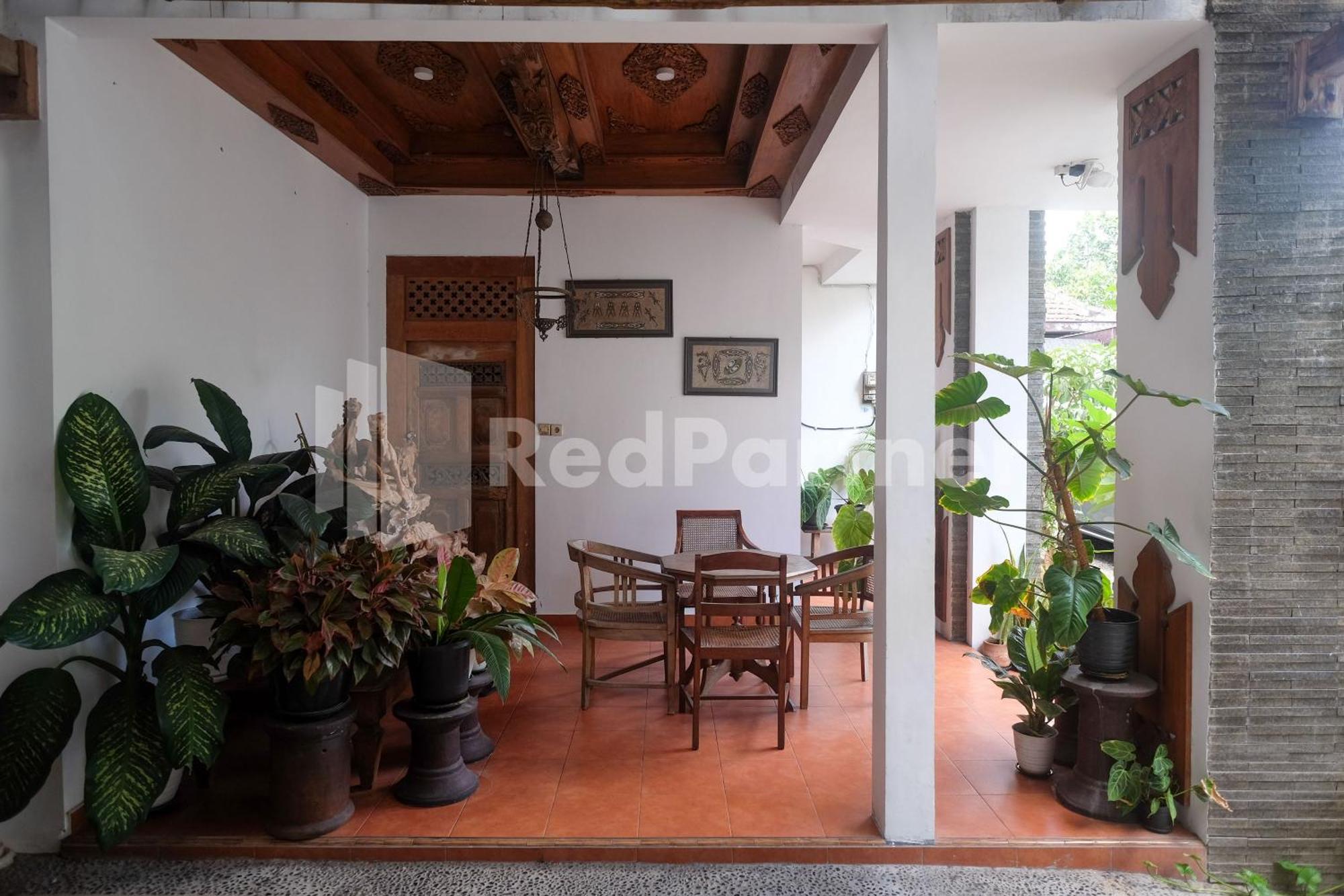 Отель Ndliman House Near Ugm Jogja Mitra Reddoorz Kejayan Экстерьер фото