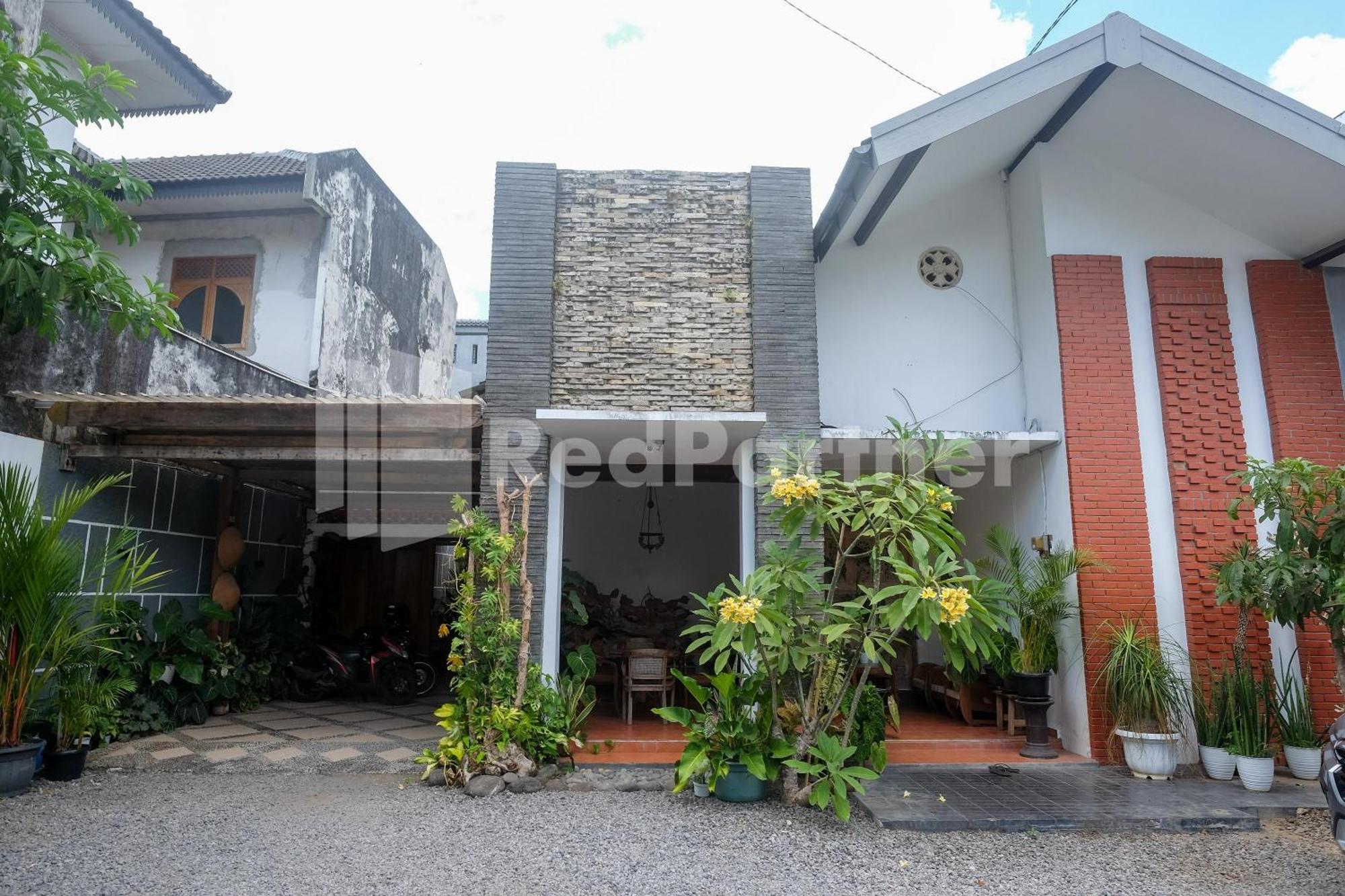 Отель Ndliman House Near Ugm Jogja Mitra Reddoorz Kejayan Экстерьер фото