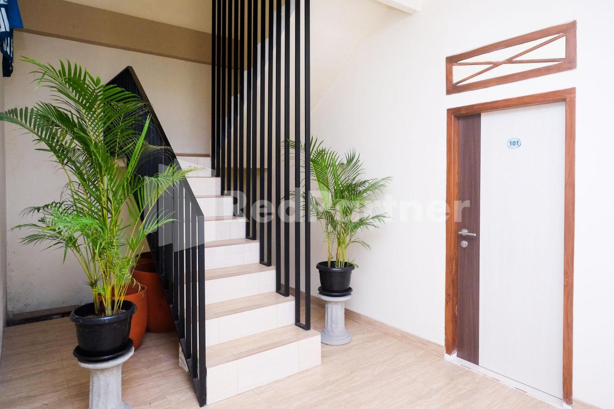 Отель Ndliman House Near Ugm Jogja Mitra Reddoorz Kejayan Экстерьер фото