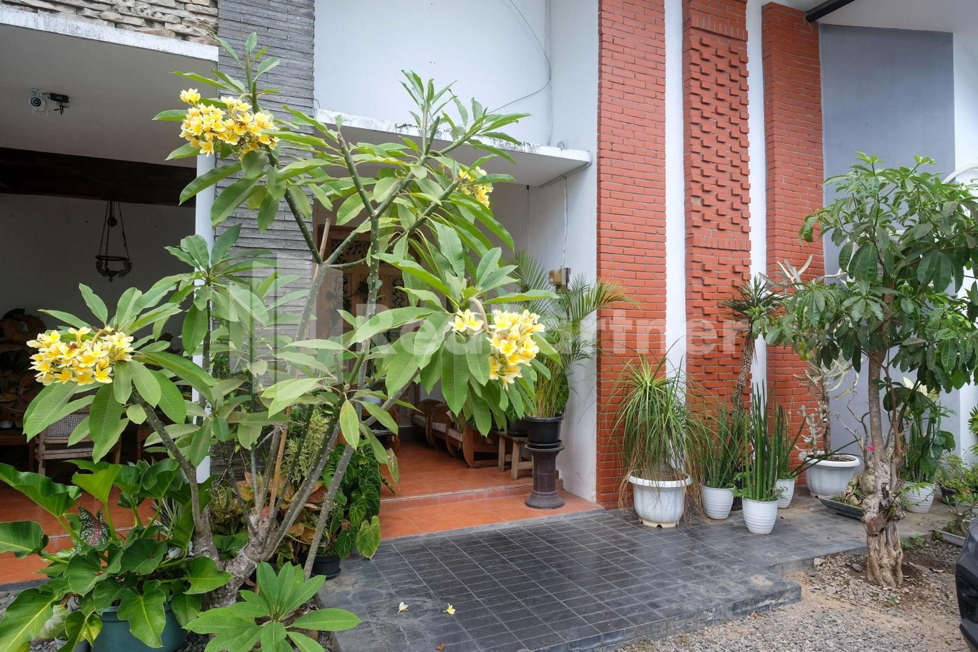 Отель Ndliman House Near Ugm Jogja Mitra Reddoorz Kejayan Экстерьер фото