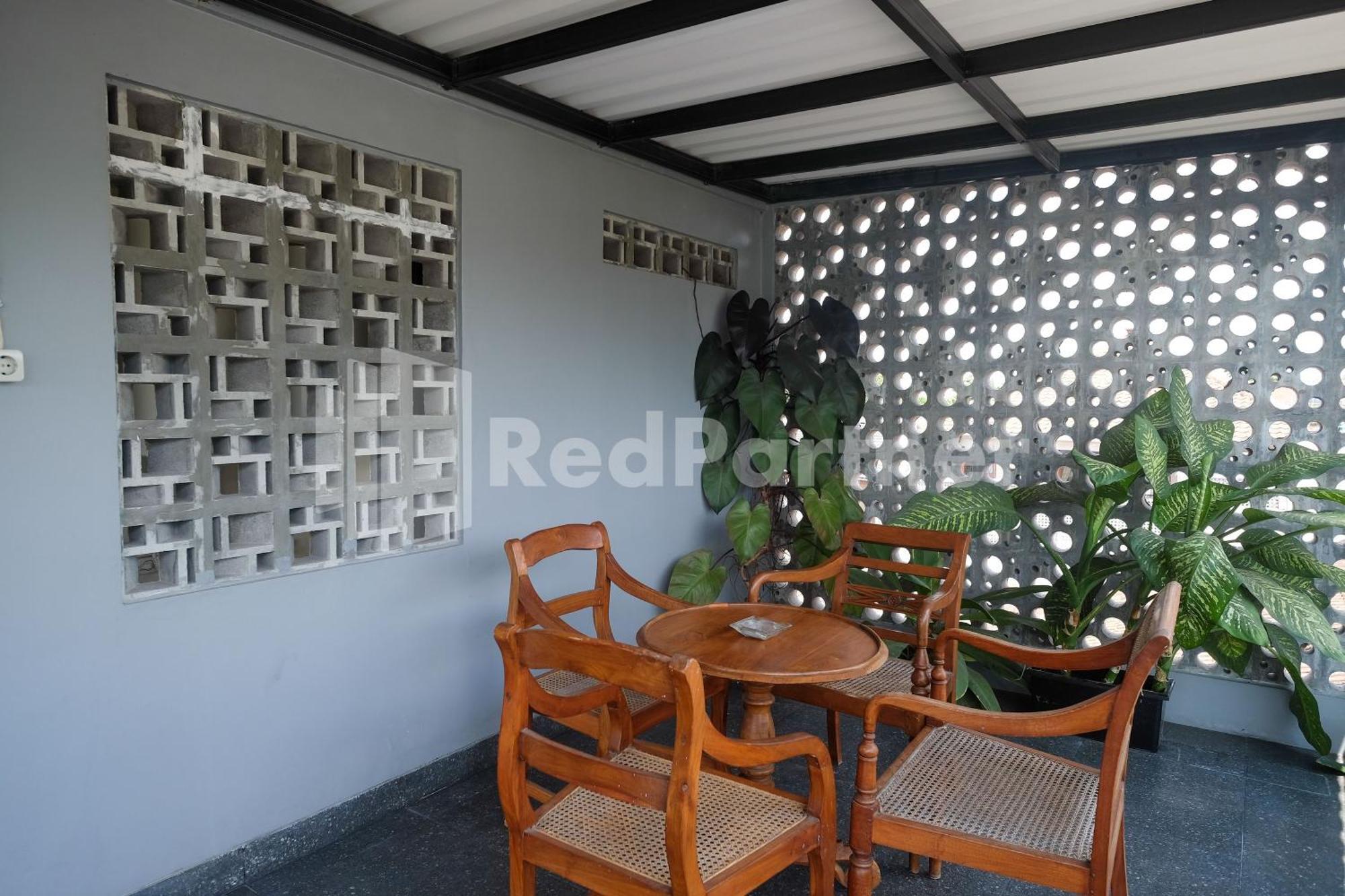 Отель Ndliman House Near Ugm Jogja Mitra Reddoorz Kejayan Экстерьер фото